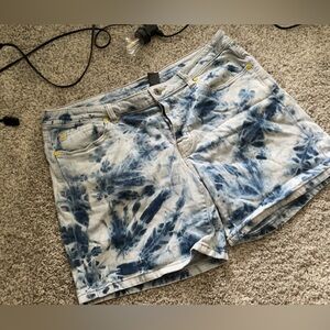 Bisou Bisou Women’s Acid Wash Denim Shorts Sz 12